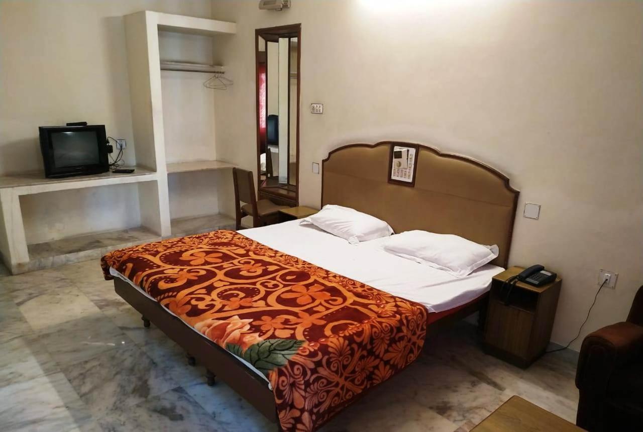 Hotel Vinayakam Udaipur Bagian luar foto