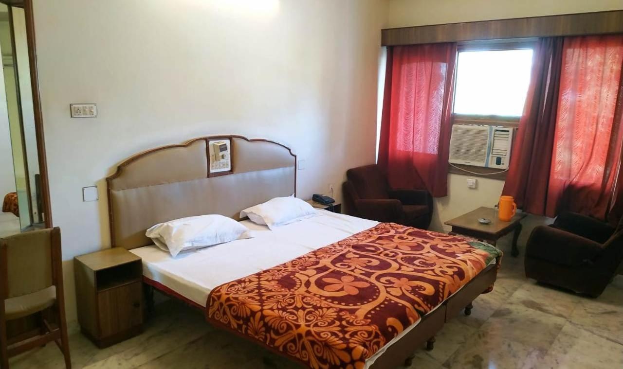 Hotel Vinayakam Udaipur Bagian luar foto