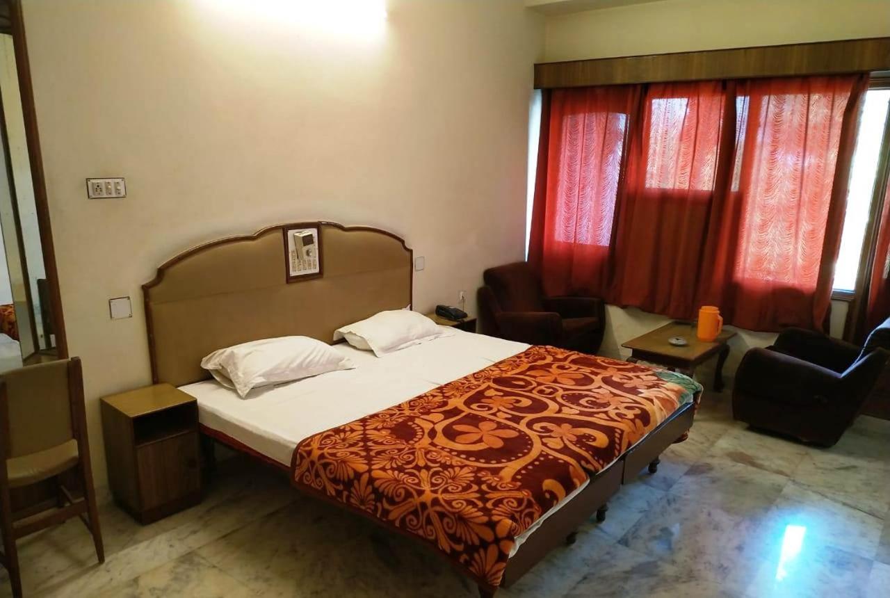 Hotel Vinayakam Udaipur Bagian luar foto