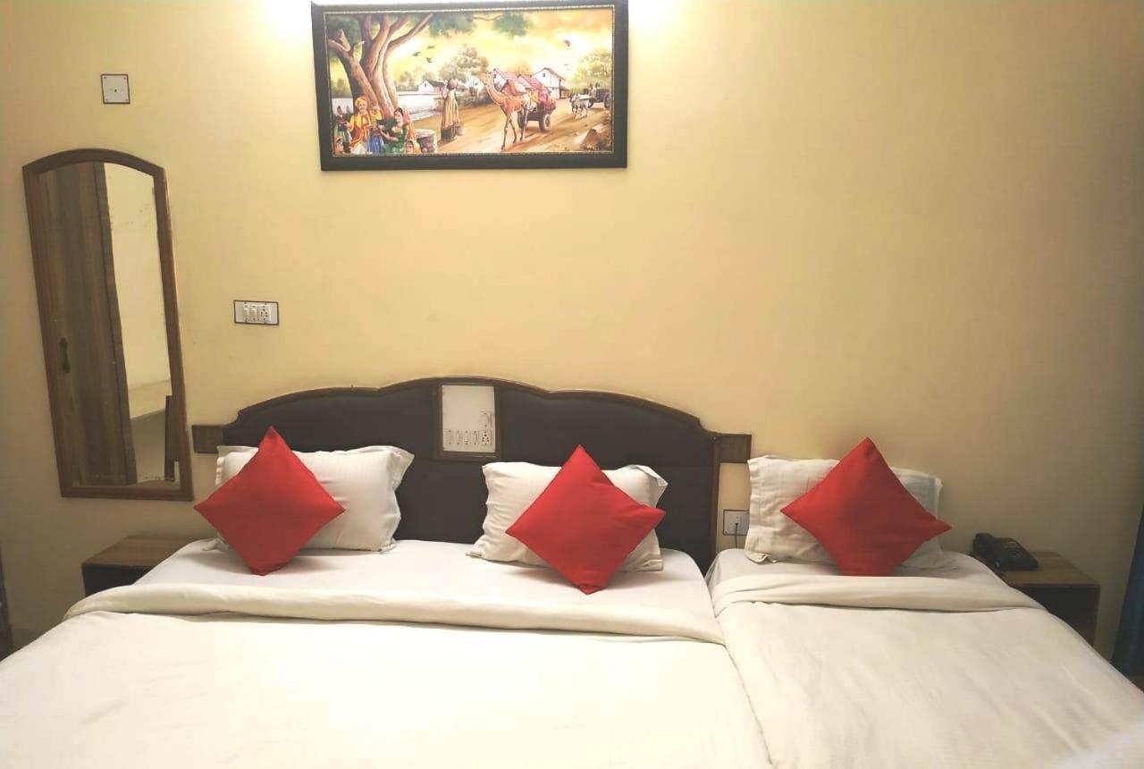 Hotel Vinayakam Udaipur Bagian luar foto